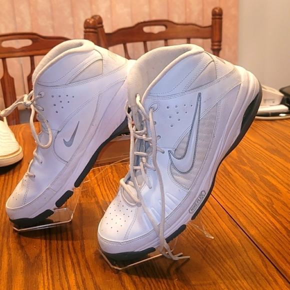 Mens size 11 Nike air team trust basketball shoes. - Picture 2 of 9